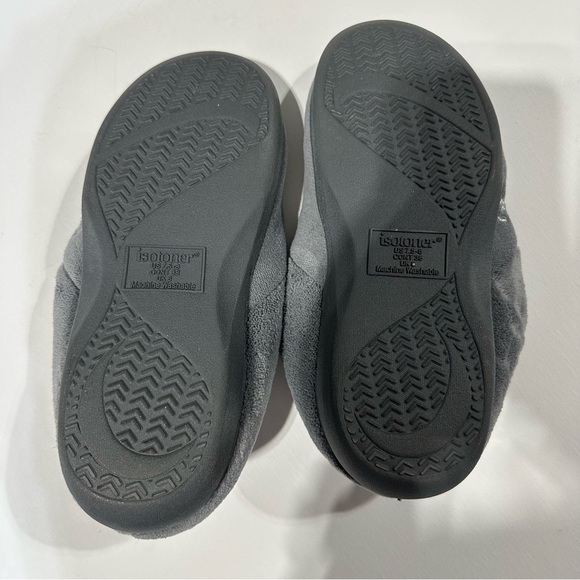 Gray supersoft Isotoner slippers, size 7 to 8 - Picture 3 of 5